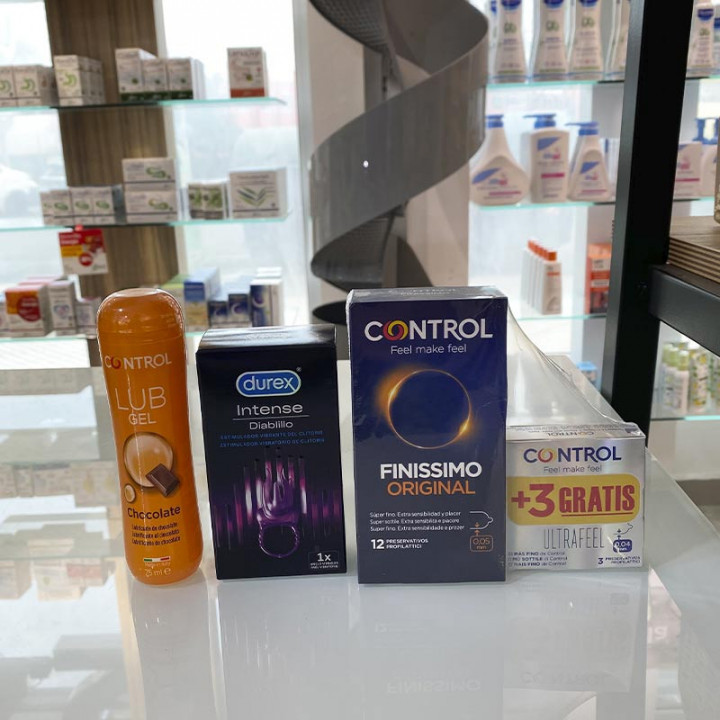 Cesta de San Valentín Preservativos, Lubricante y Estimulador de Clítoris.