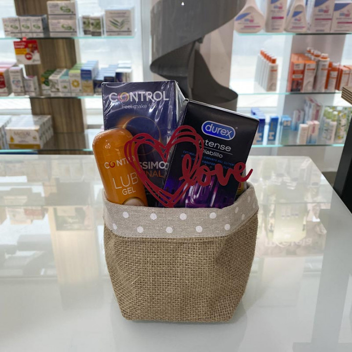 Cesta de San Valentín Preservativos, Lubricante y Estimulador de Clítoris.